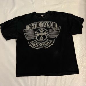 Lynyrd Skynyrd Concert Tshirt God ⭐️ Guns 2XL